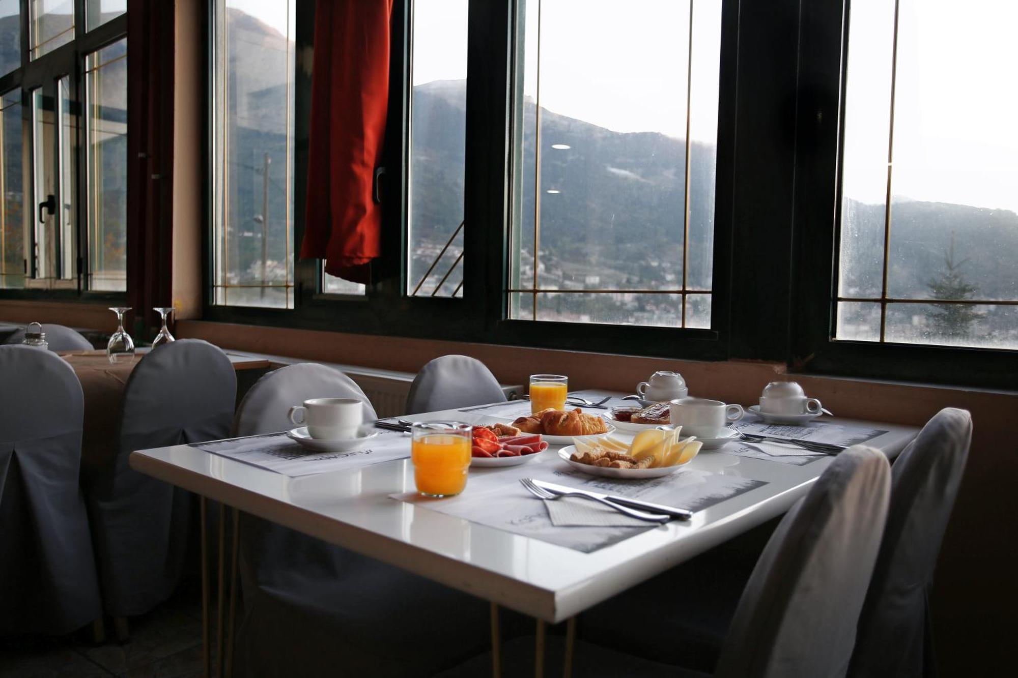 Hotel Lecadin Karpenisi Ngoại thất bức ảnh