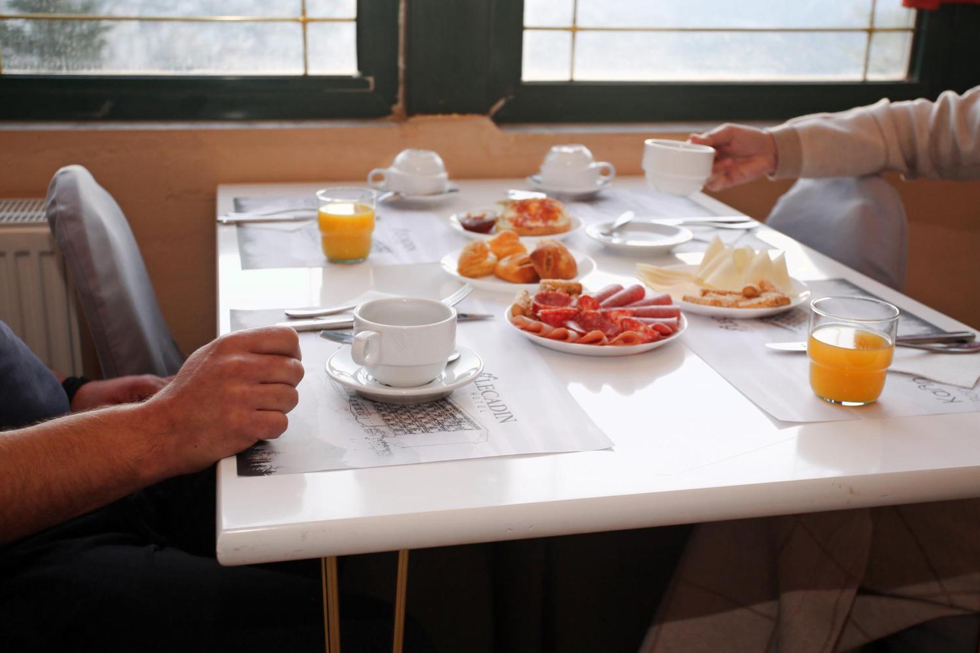 Hotel Lecadin Karpenisi Ngoại thất bức ảnh
