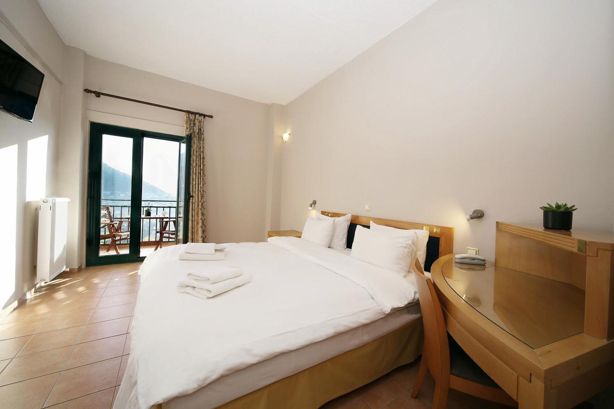 Hotel Lecadin Karpenisi Ngoại thất bức ảnh